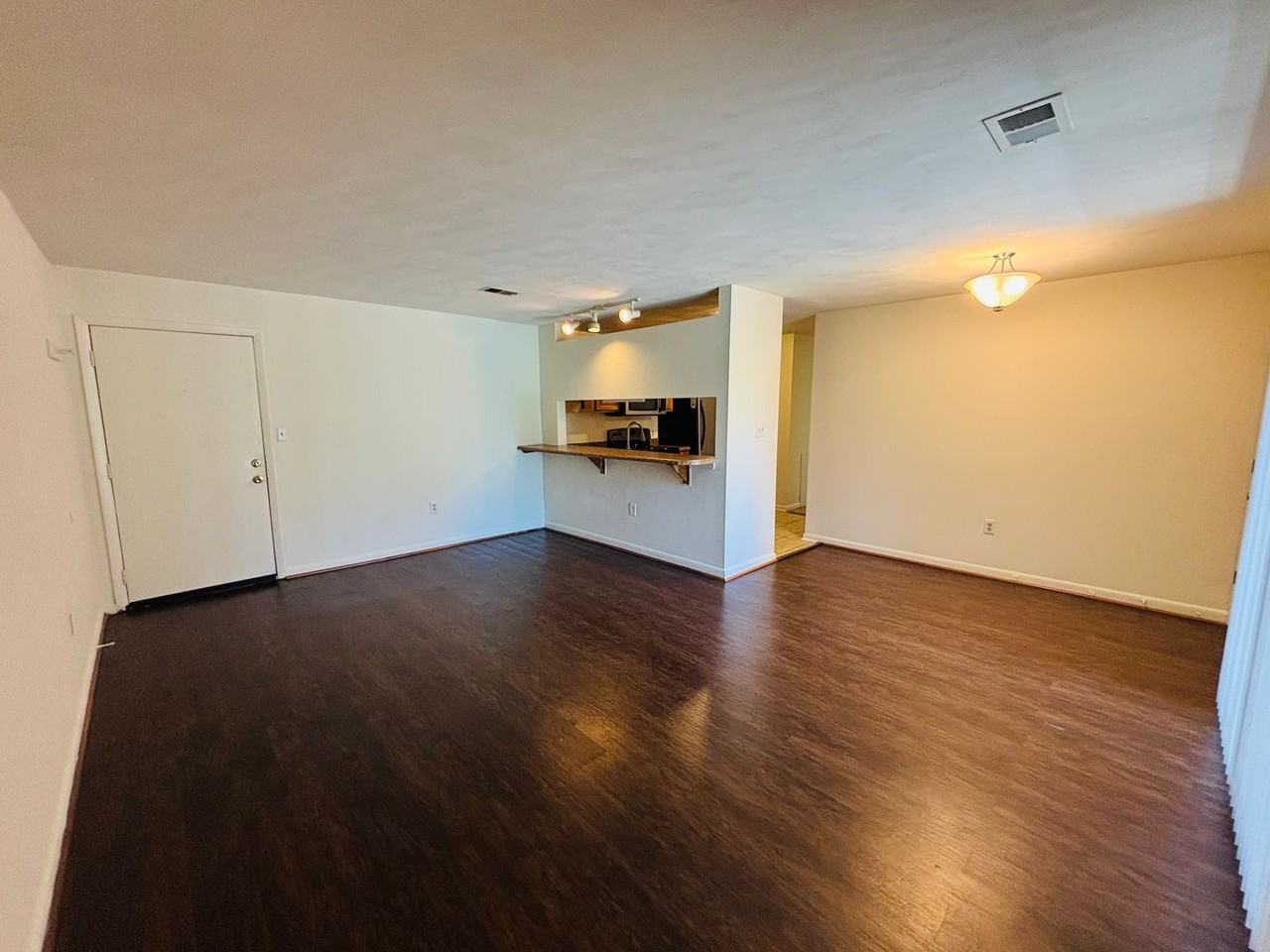 1210 University Ter Apt B - Photo 3 of 16