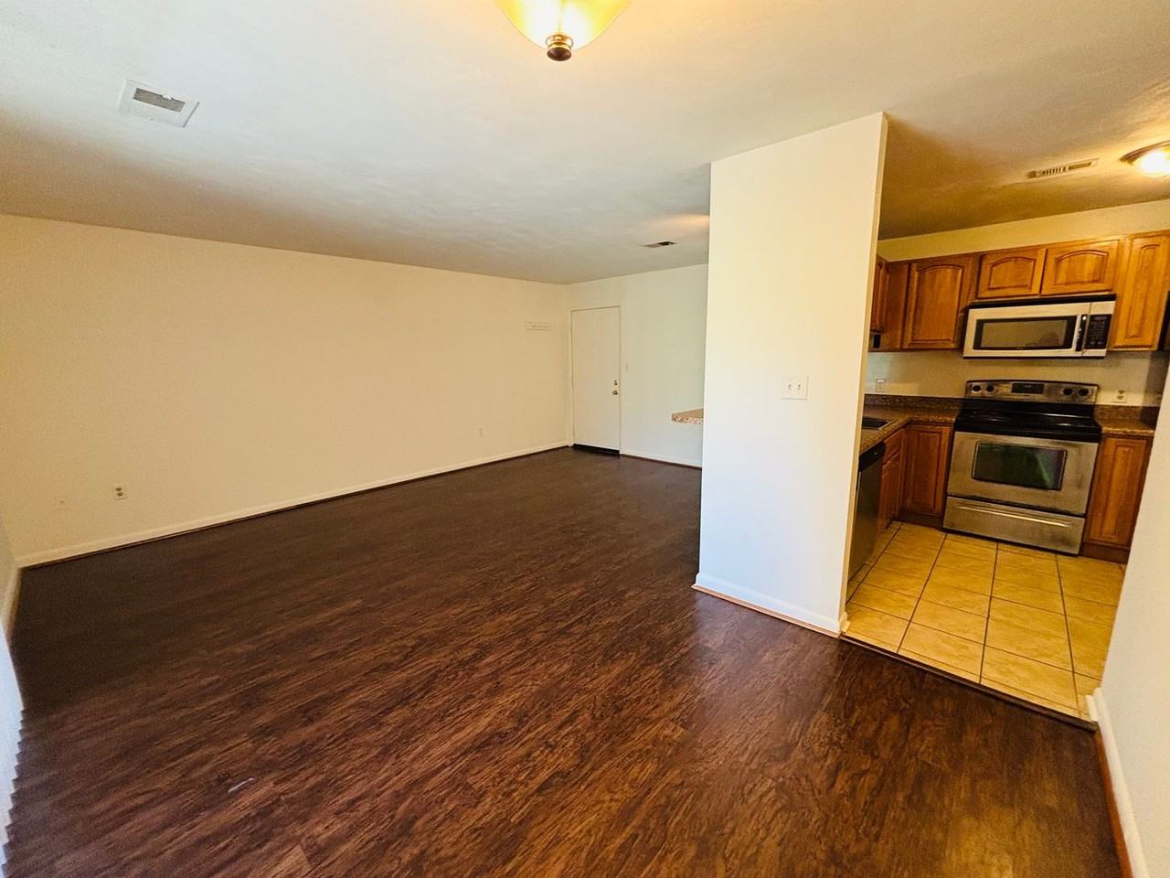 1210 University Ter Apt B - Photo 4 of 16