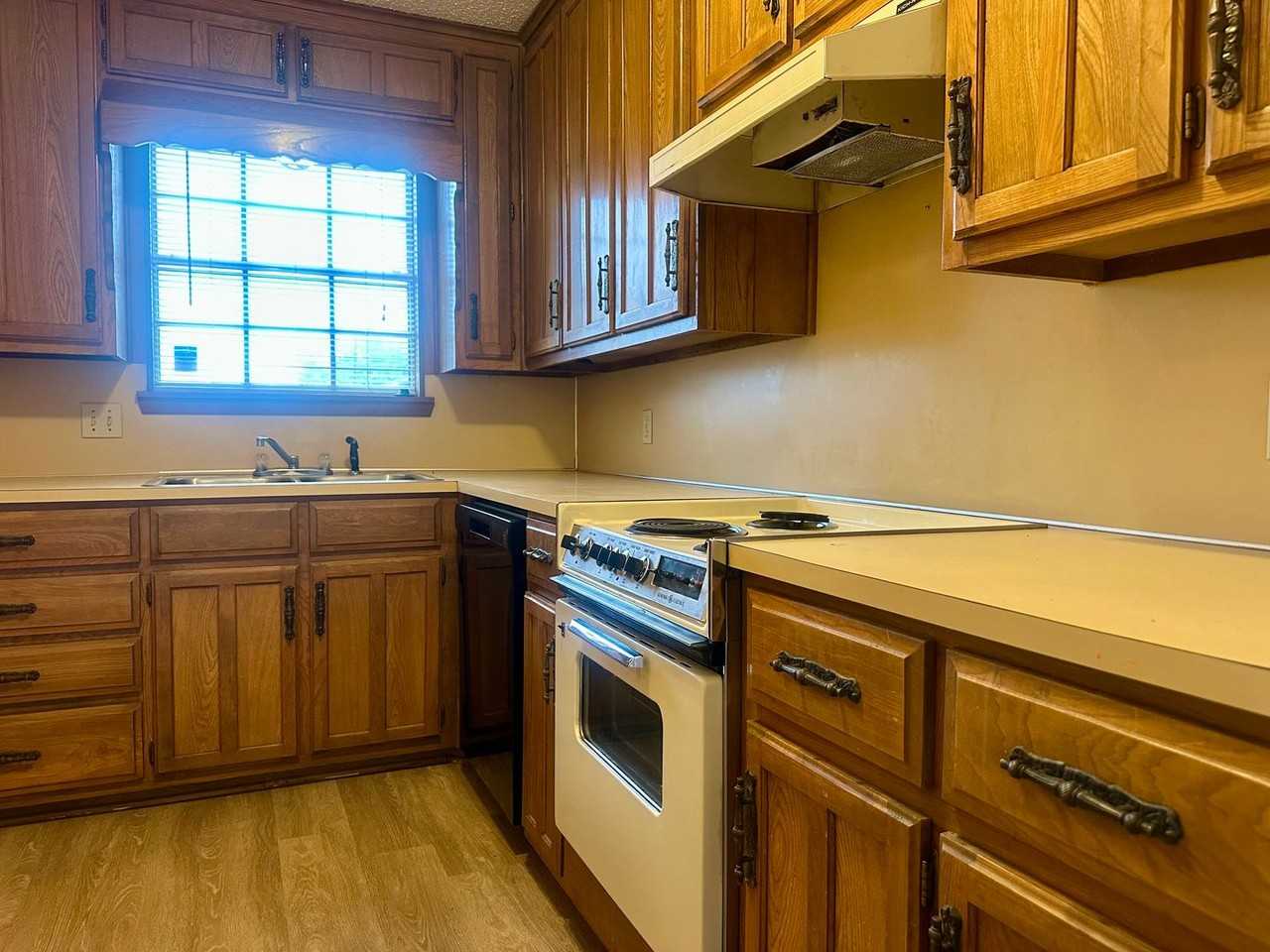 214 Romana Cir - Photo 3 of 10