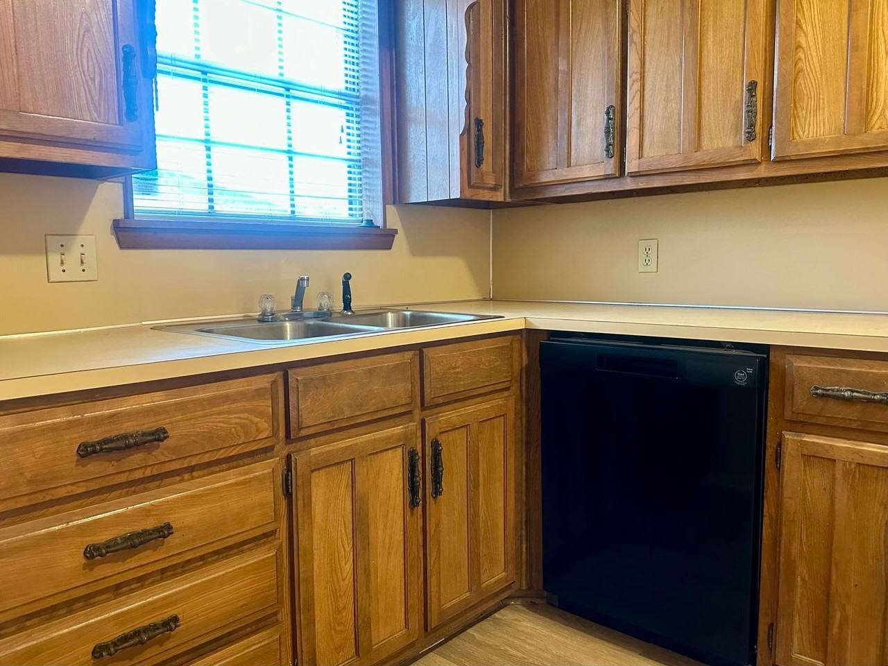 214 Romana Cir - Photo 4 of 10