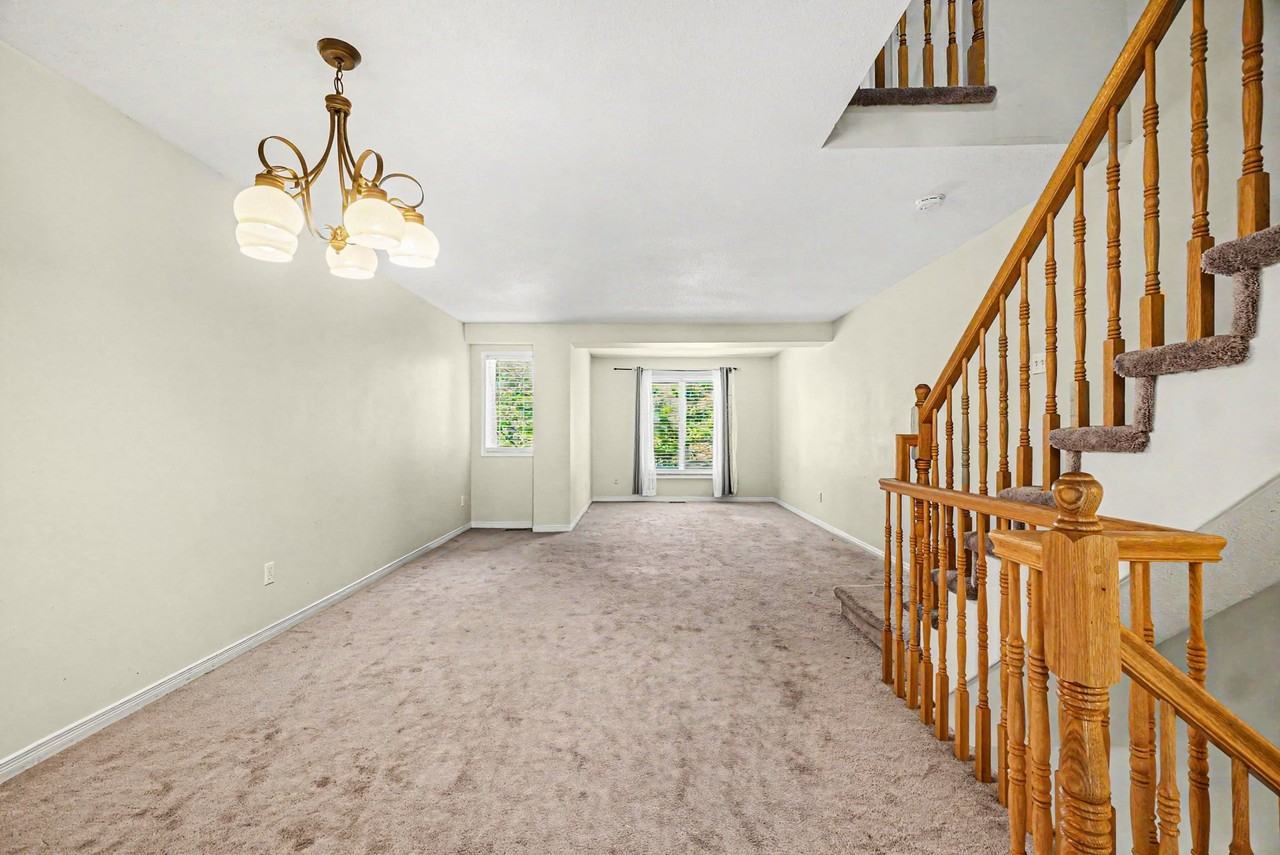 7 Rothbury Cres #1 - Photo 2 of 17