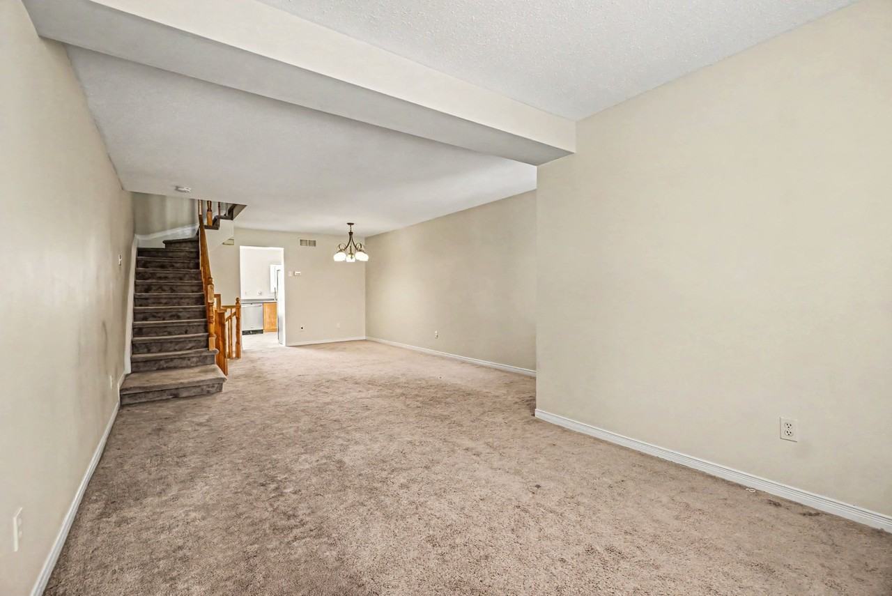 7 Rothbury Cres #1 - Photo 4 of 17