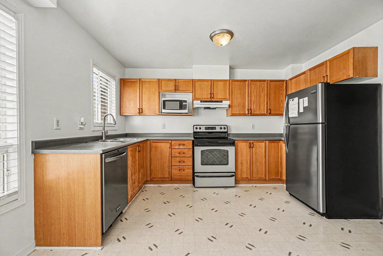 7 Rothbury Cres #1 - Photo 5 of 17