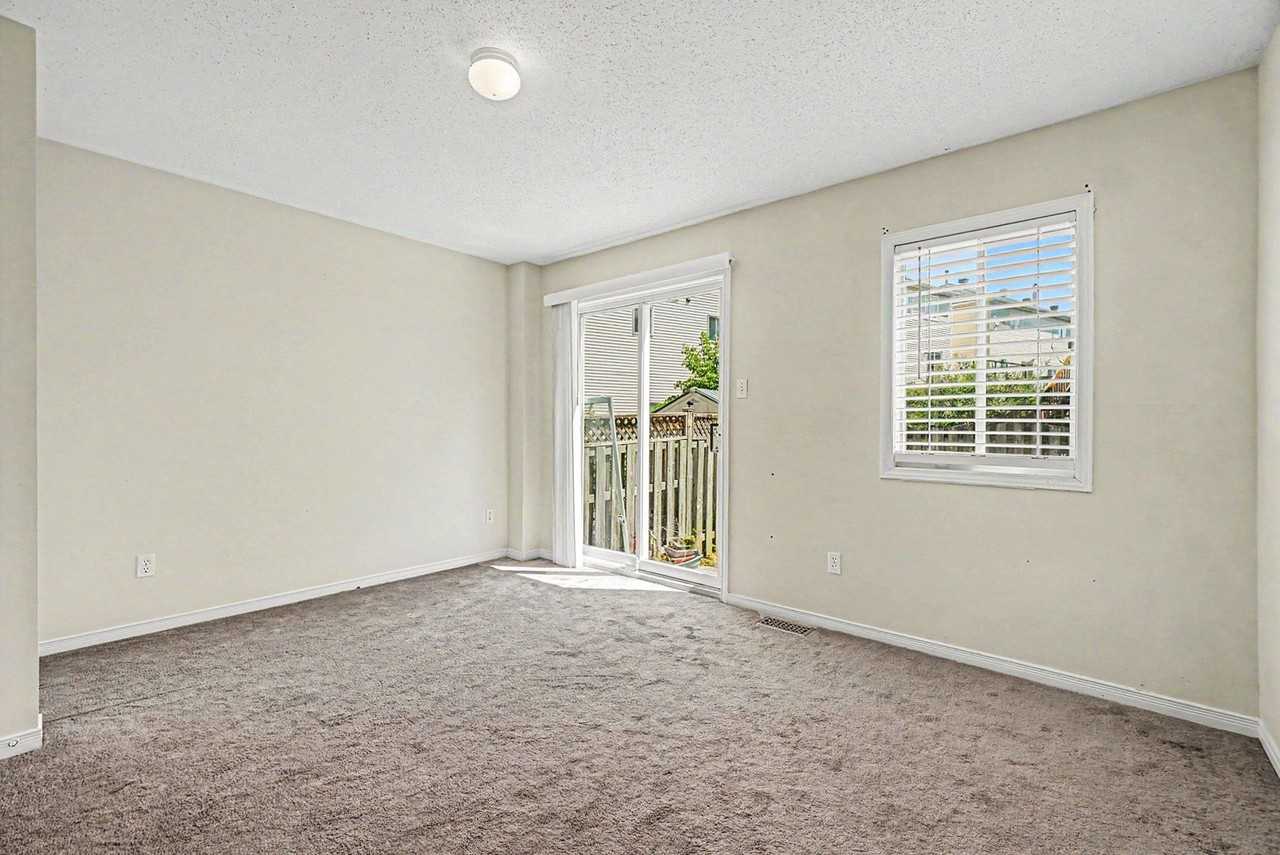 7 Rothbury Cres #1 - Photo 7 of 17