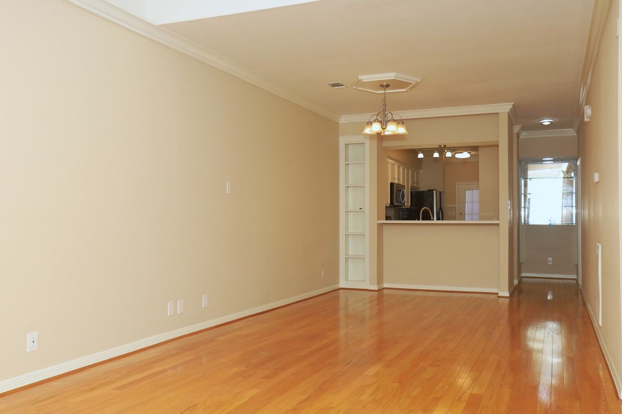 107 Manor Place TX - 1 #1 - Photo 2 of 10