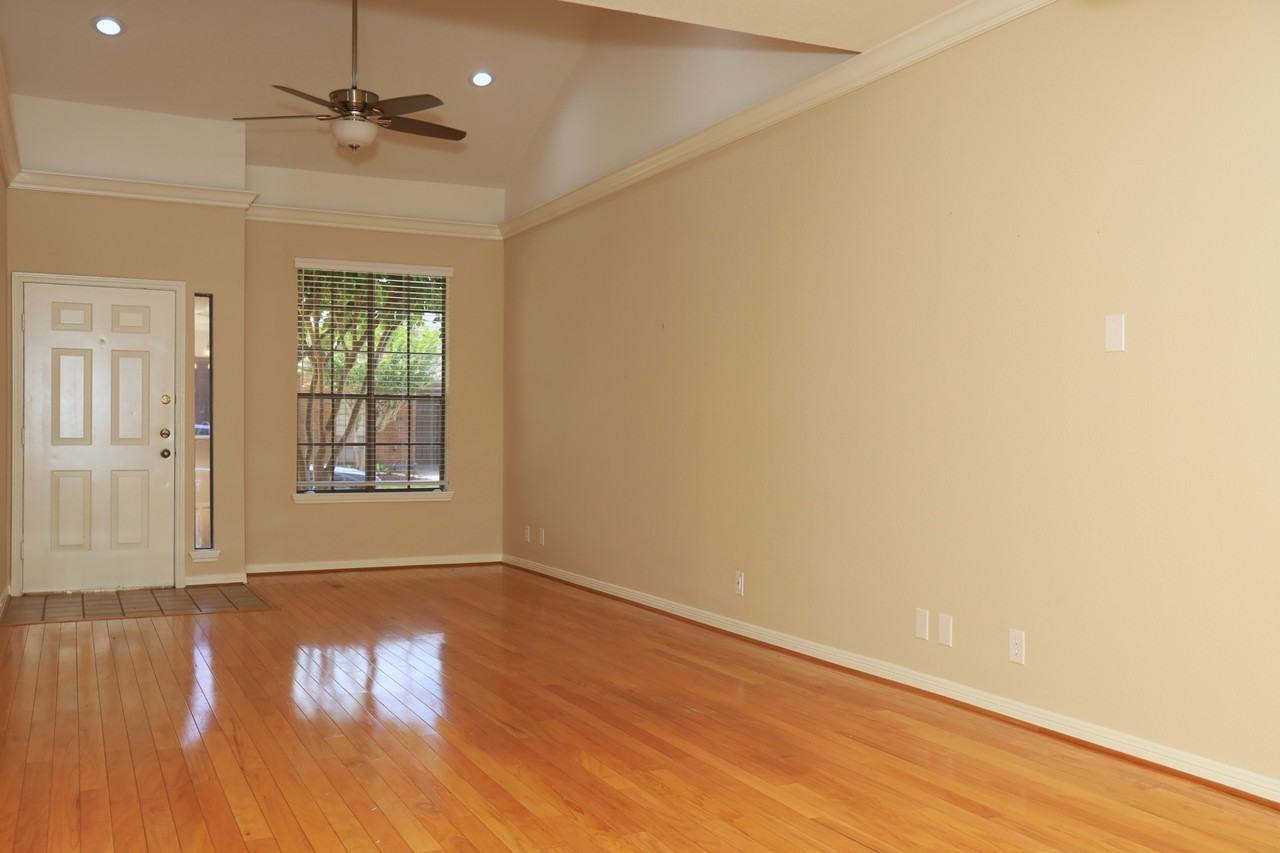 107 Manor Place TX - 1 #1 - Photo 3 of 10
