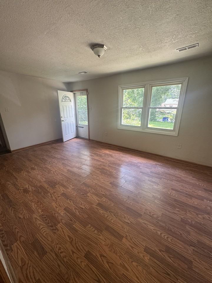 3412 Se Bryant St #1 - Photo 3 of 8