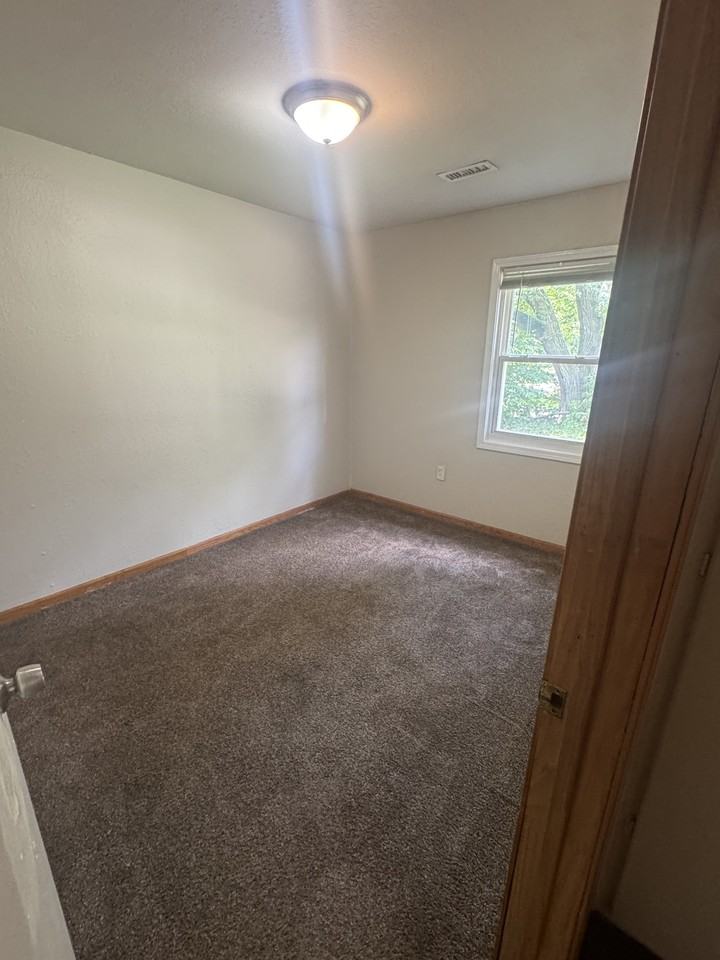 3412 Se Bryant St #1 - Photo 5 of 8