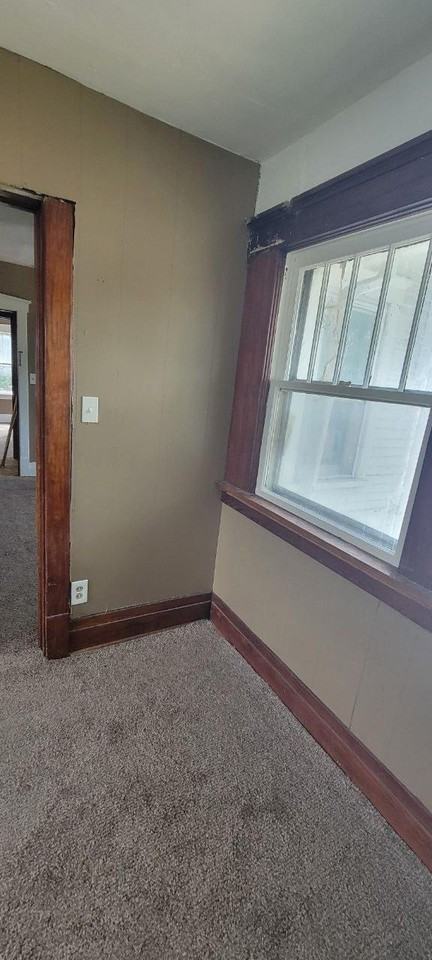 119 Allen St #1 - Photo 5 of 12
