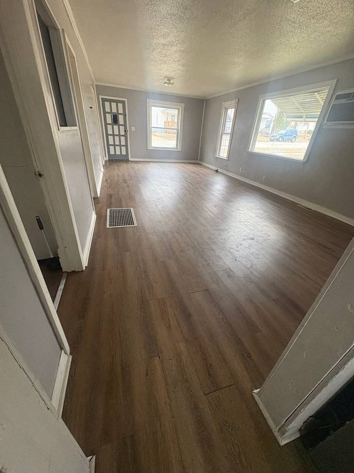 12 6th Ave Ne #1 - Photo 5 of 10