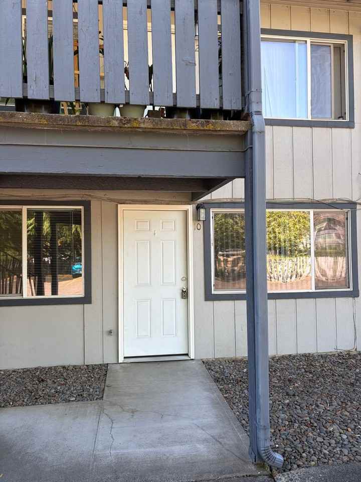 755 Nw 3rd St #10 - Photo 4 of 13