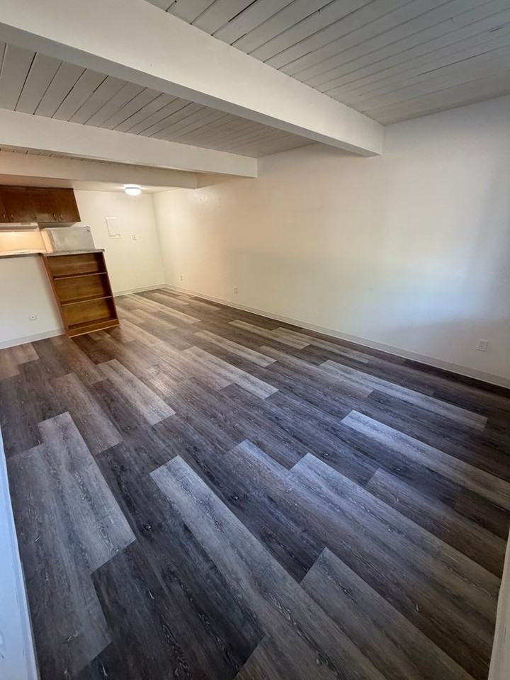 755 Nw 3rd St #10 - Photo 5 of 13