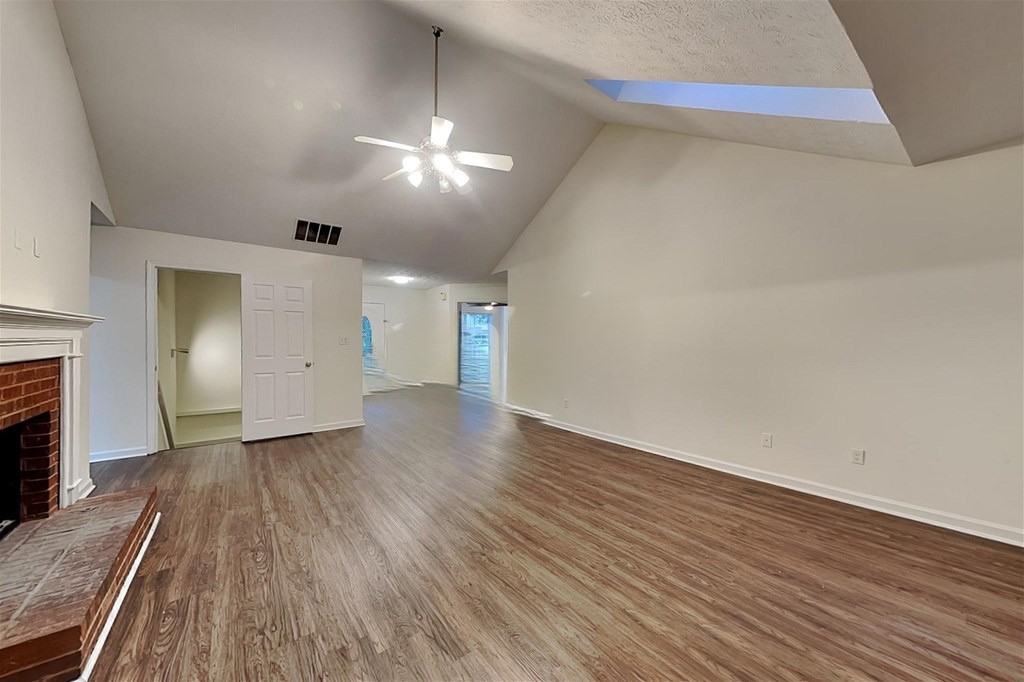 819 Hillary Court - Photo 5 of 7
