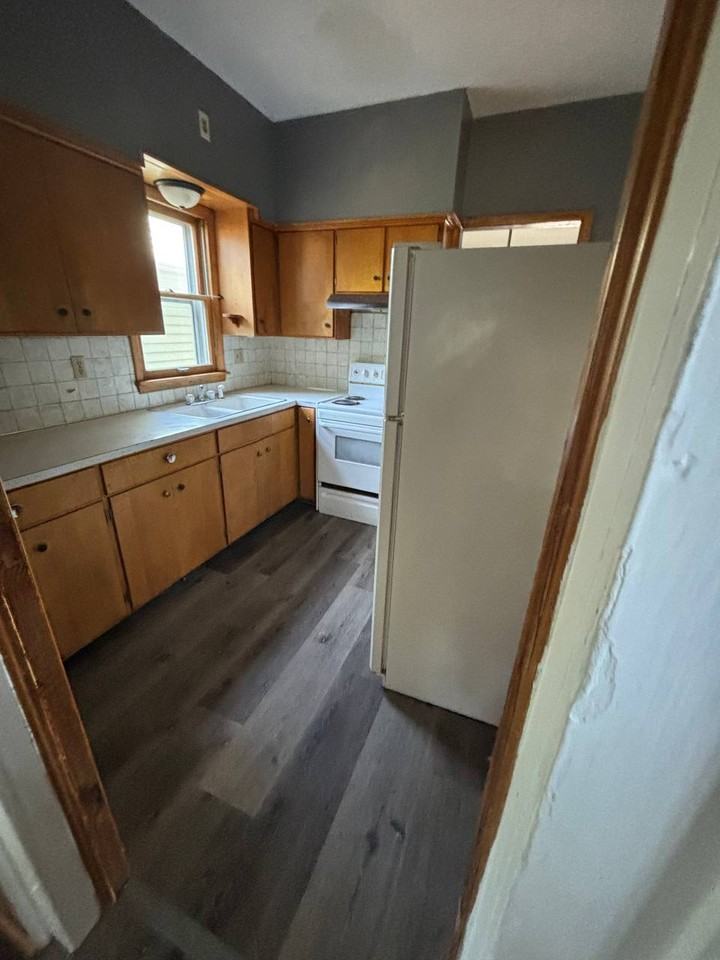 130 Rhey St #1 - Photo 6 of 10