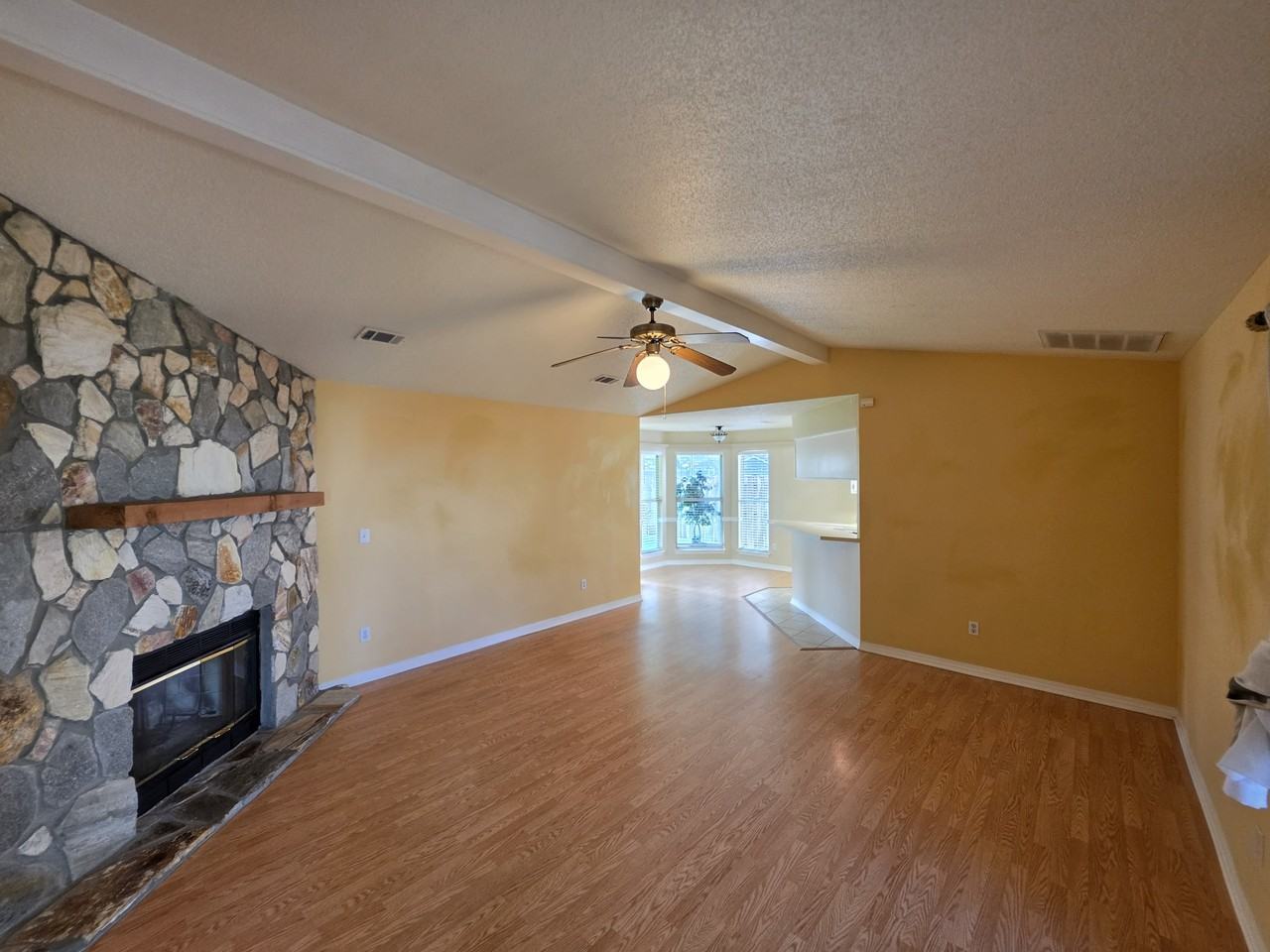 148 Meadowbrook Ct #1 - Photo 3 of 34