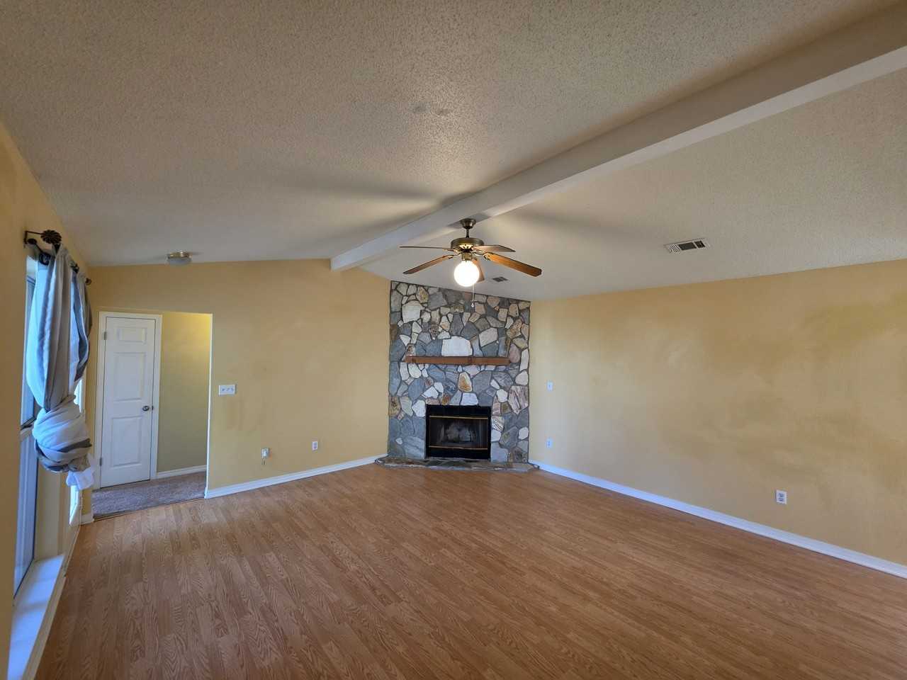 148 Meadowbrook Ct #1 - Photo 4 of 34