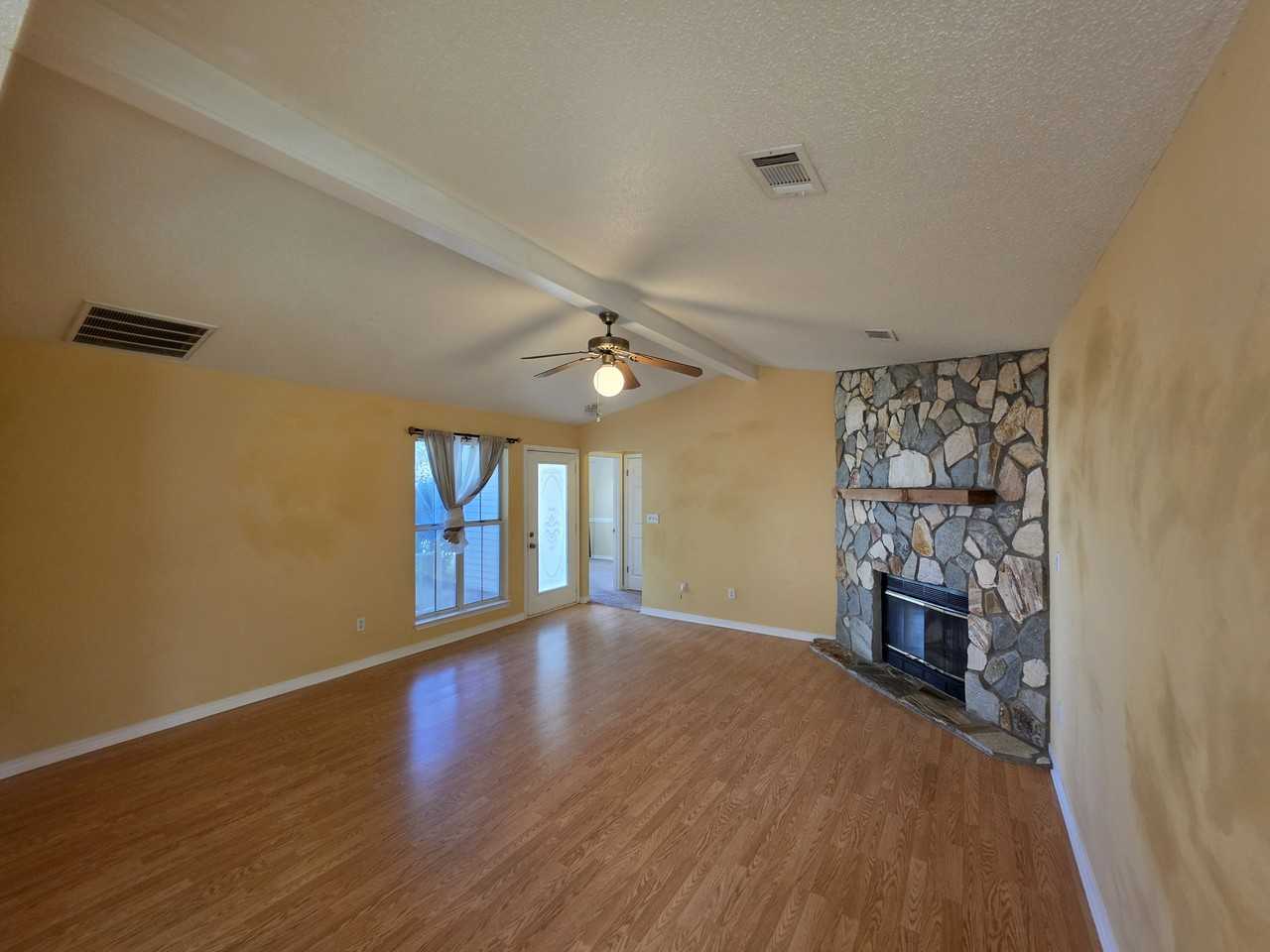 148 Meadowbrook Ct #1 - Photo 5 of 34