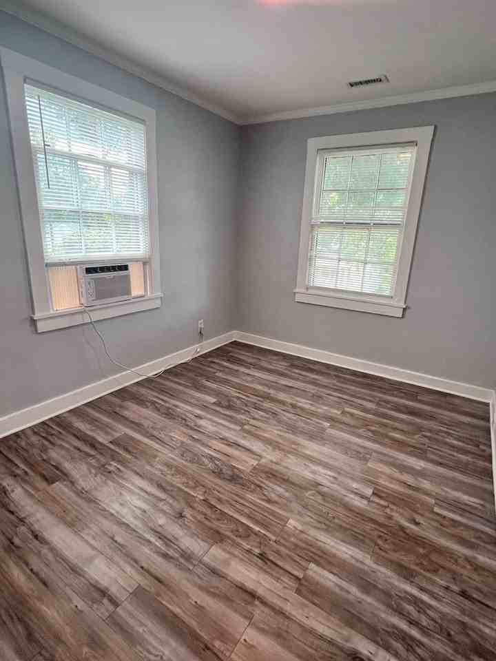 911 Bryan St - Photo 6 of 16