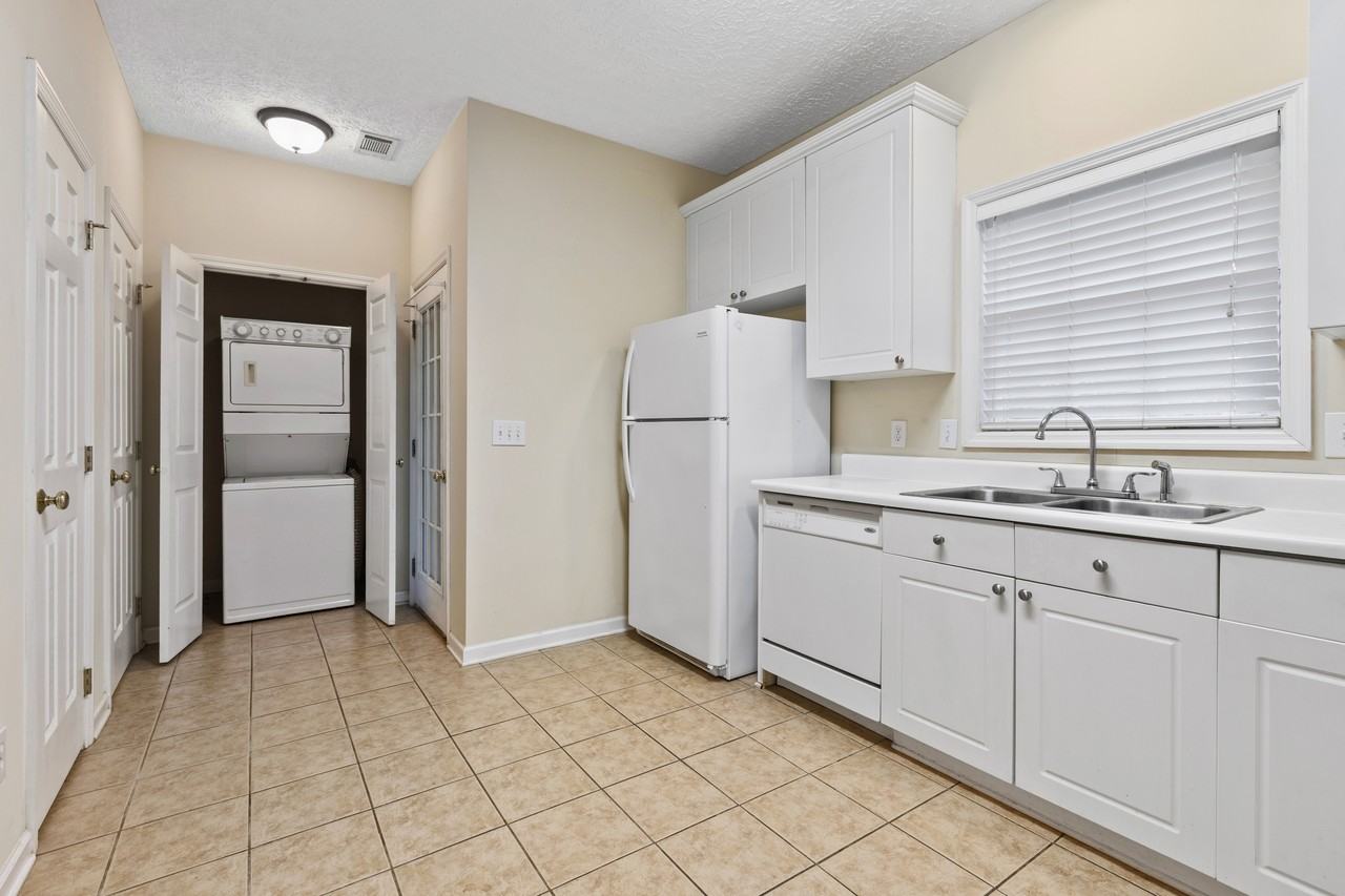 1305 N Dean Rd #NA - Photo 3 of 8