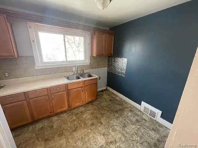 15445 Minock St #1 - Photo 4 of 11