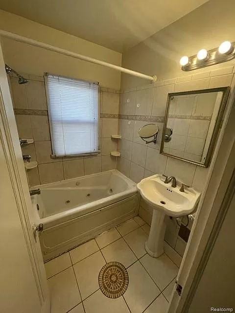 15445 Minock St #1 - Photo 5 of 11