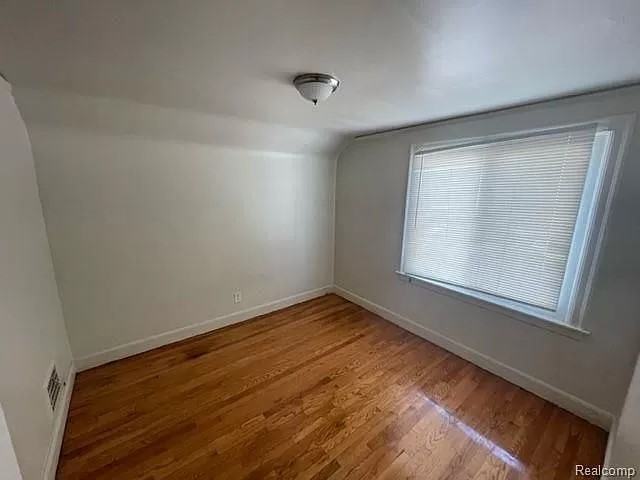 15445 Minock St #1 - Photo 7 of 11