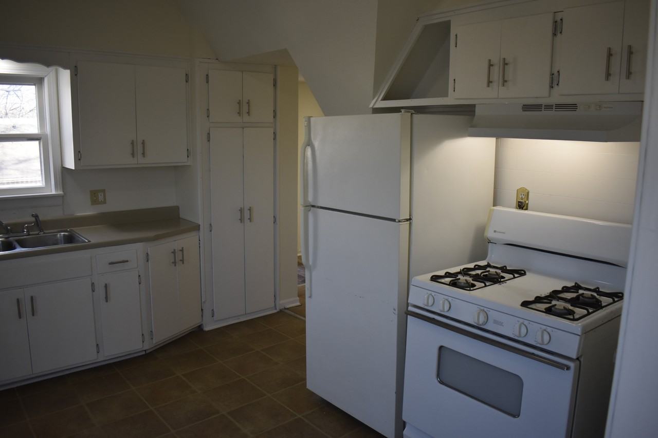 526 E Park St #4 - Photo 4 of 17