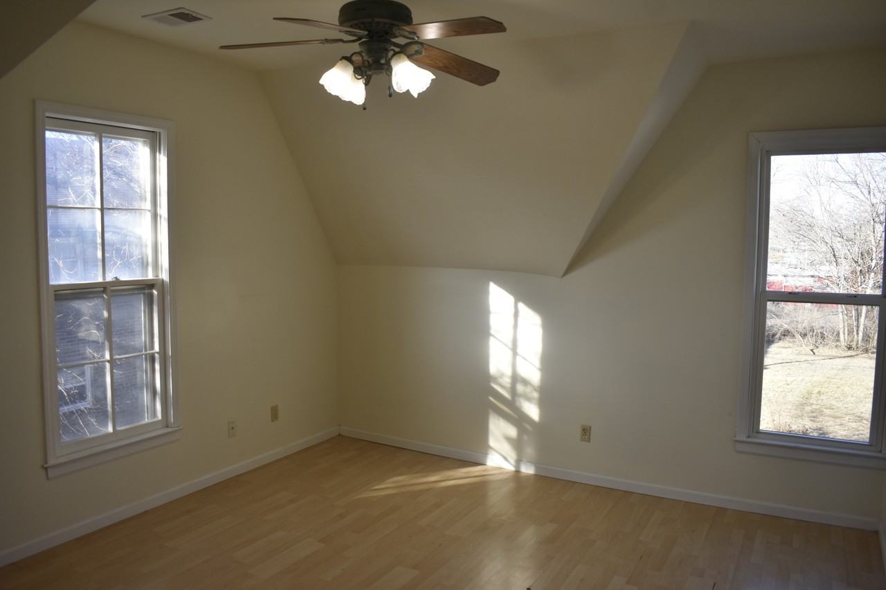 526 E Park St #4 - Photo 6 of 17