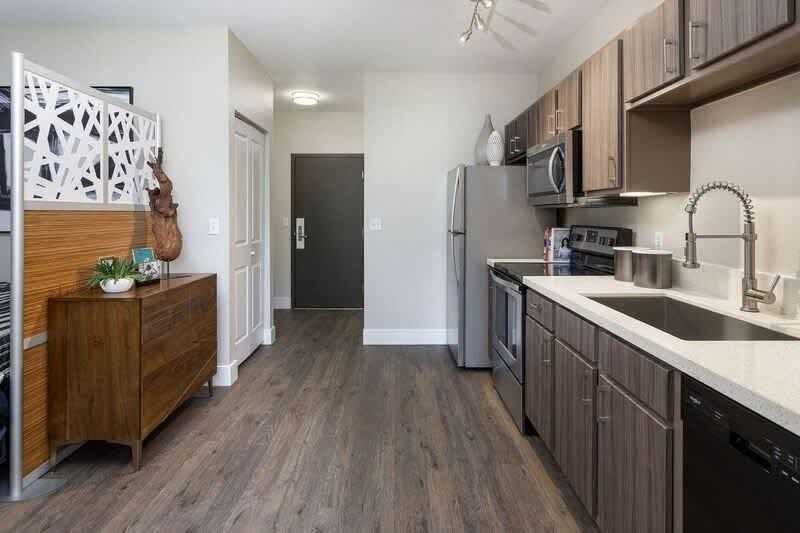 453 13th St - Photo 3 of 32