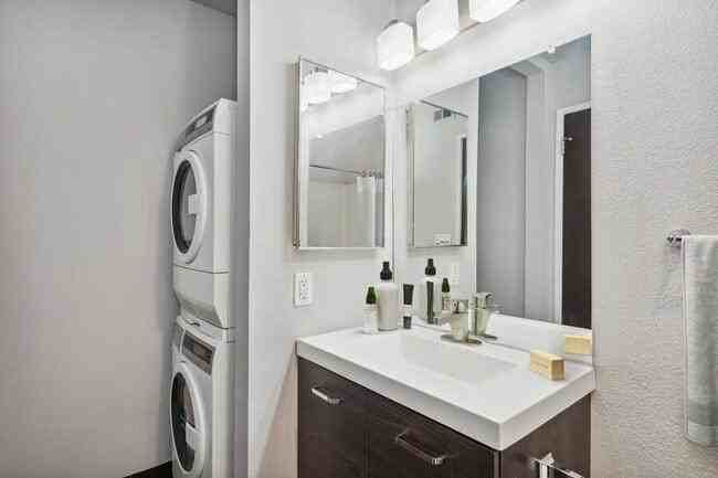 2645 Stonecreek Dr - Photo 6 of 43