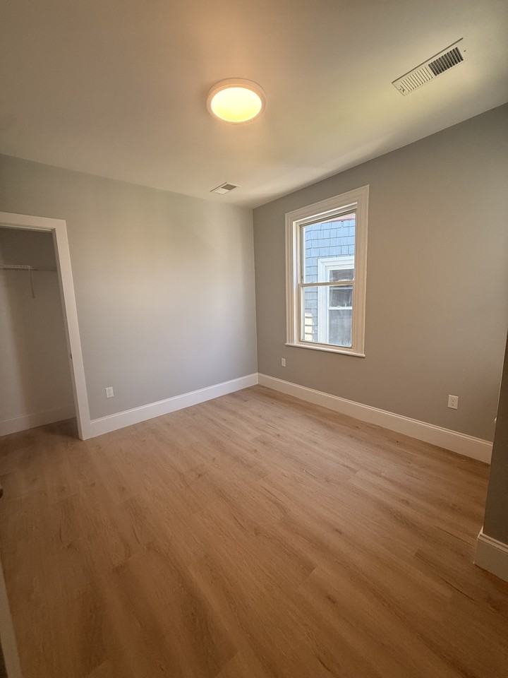 7 Thornley St #3 - Photo 3 of 10
