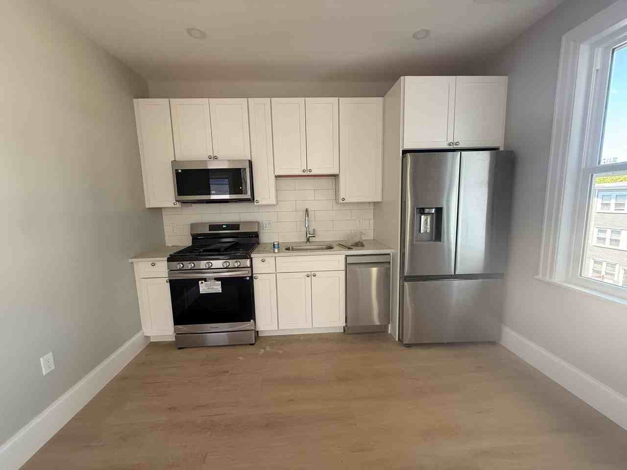 7 Thornley St #3 - Photo 4 of 10