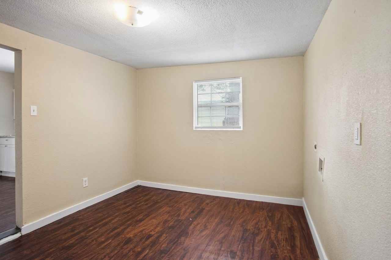607 Gulf - Photo 4 of 23