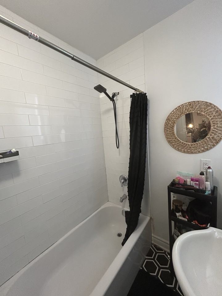 1267 King St W - Photo 4 of 10