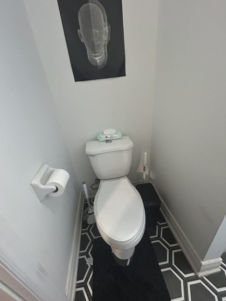1267 King St W - Photo 5 of 10