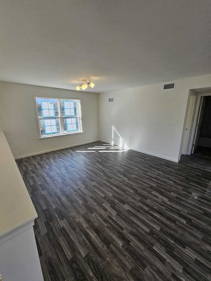 231 E Fulton St #B - Photo 3 of 10