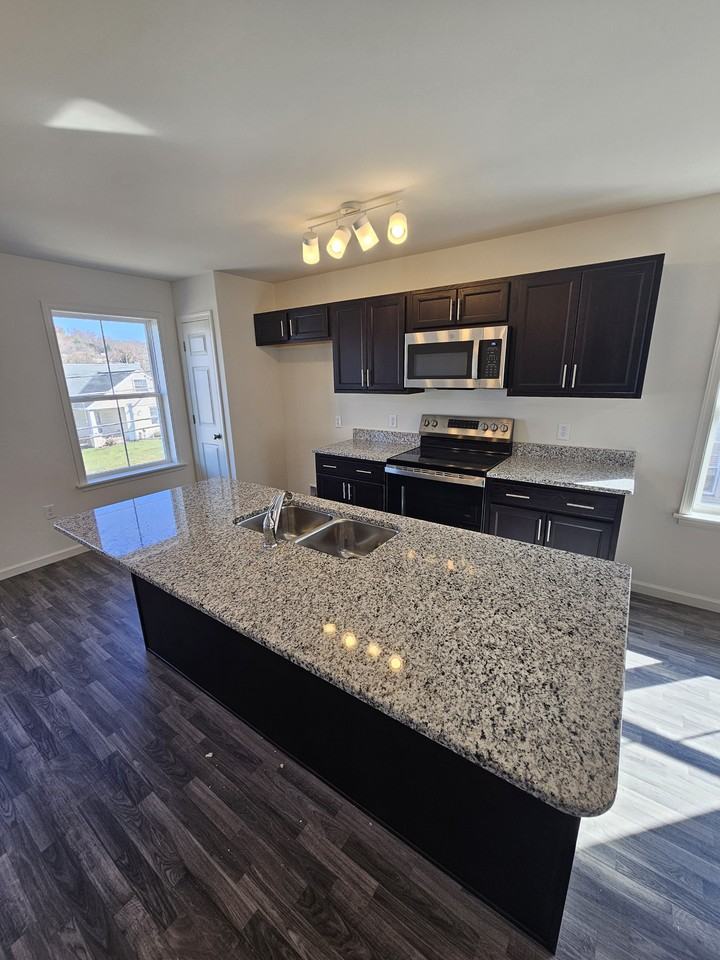231 E Fulton St #B - Photo 4 of 10