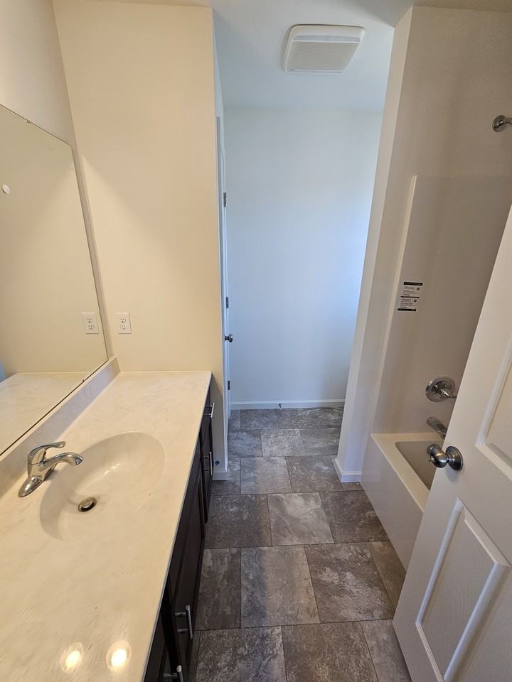 231 E Fulton St #B - Photo 6 of 10