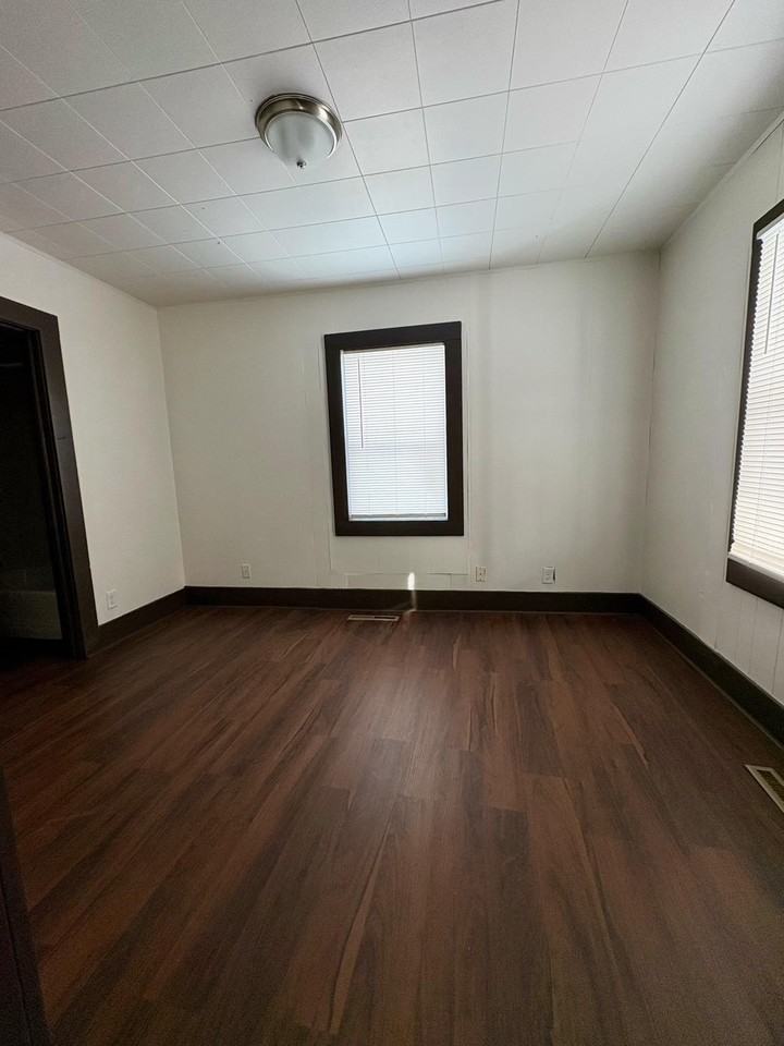 509 S Emporia St #1 - Photo 3 of 11