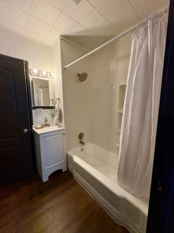 509 S Emporia St #1 - Photo 5 of 11