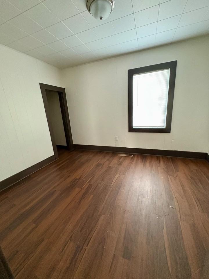 509 S Emporia St #1 - Photo 6 of 11