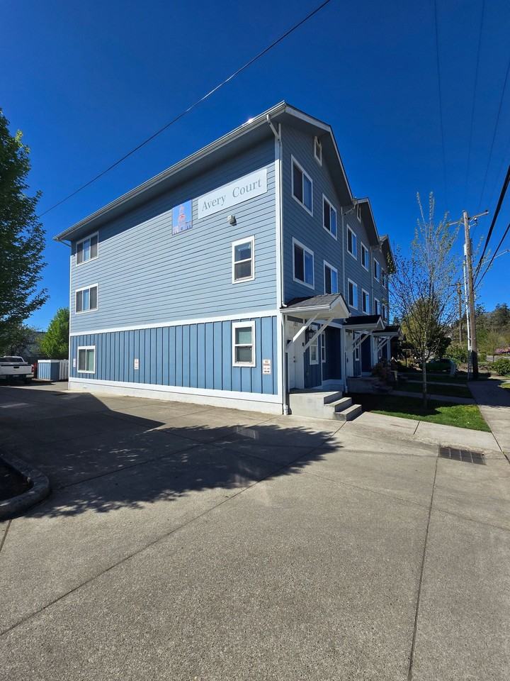 Avery Avenue Townhouses - Photo 2 of 2