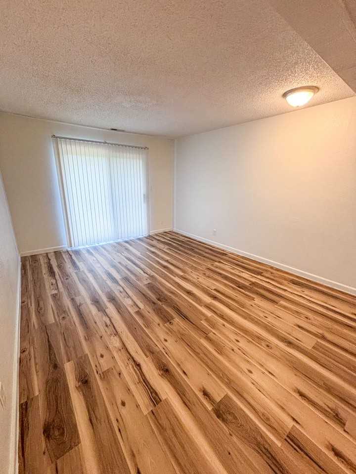 Vintage Apartments - Photo 5 of 16