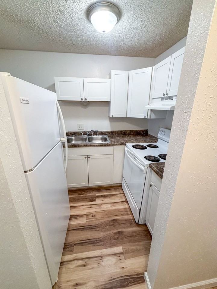 Vintage Apartments - Photo 6 of 16