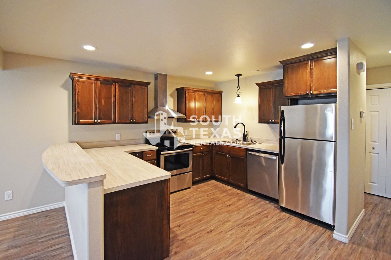 906 Simpson RdApt A #A - Photo 2 of 11