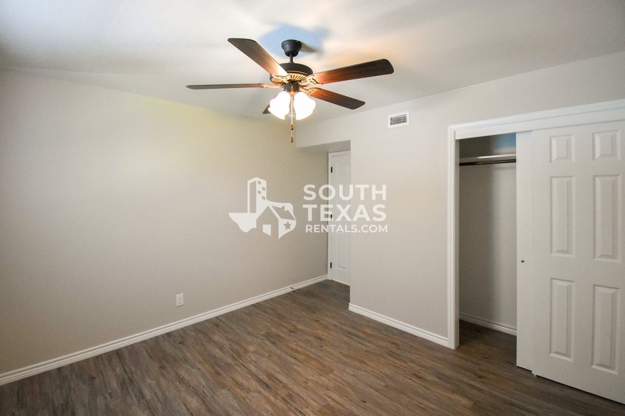 906 Simpson RdApt A #A - Photo 6 of 11