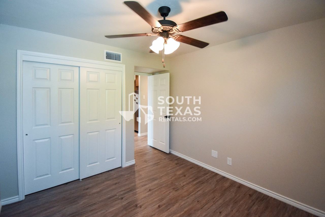 906 Simpson RdApt A #A - Photo 7 of 11