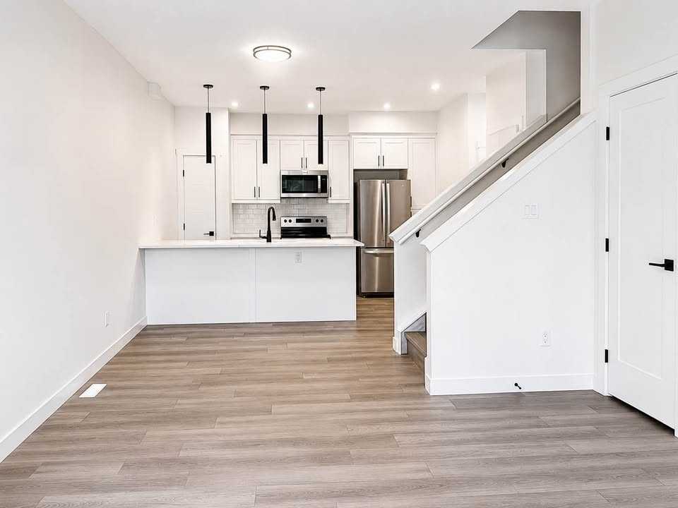 10511 157 St Nw #3 - Photo 2 of 11