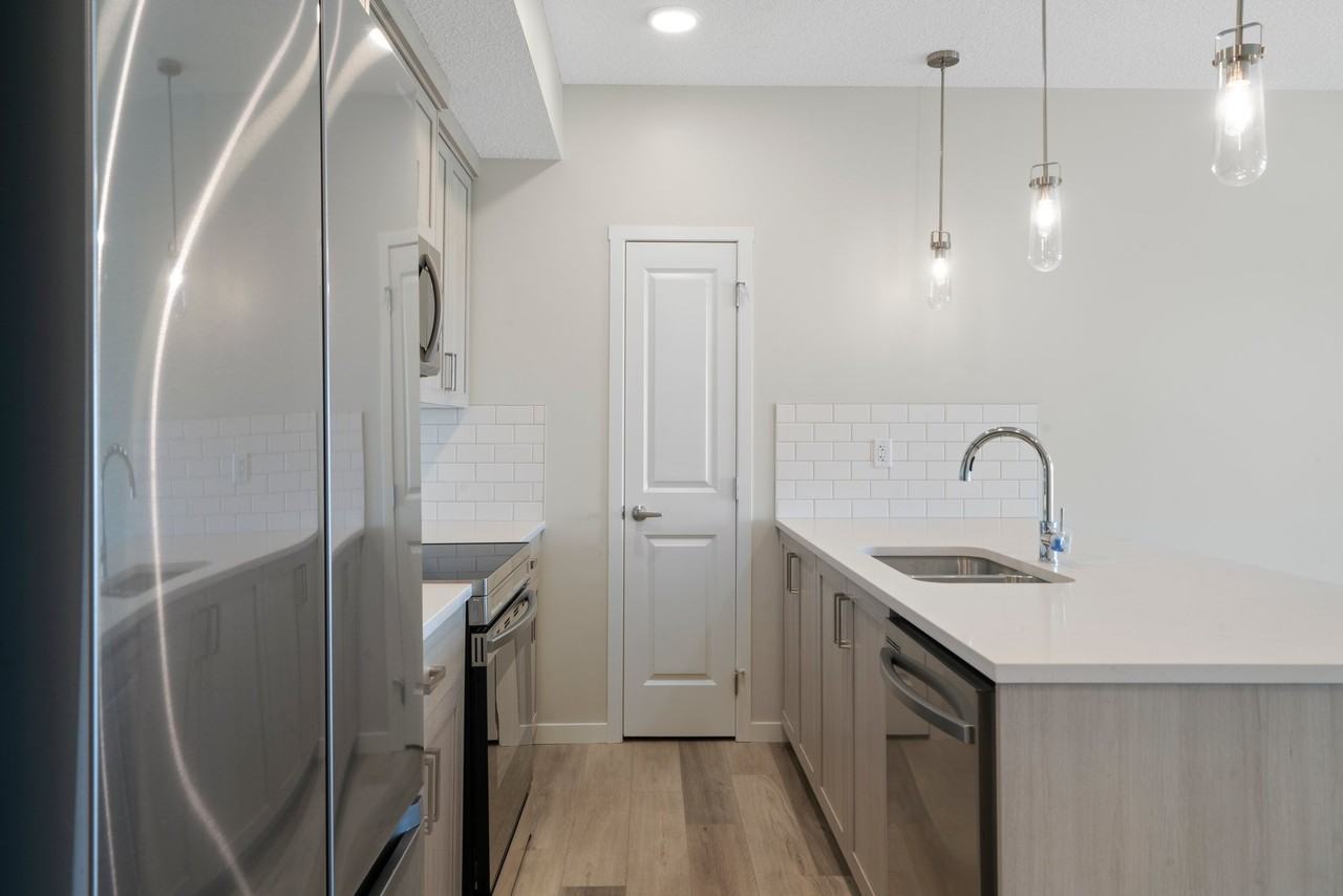33 2211-33 Carringham Gate Nw #2211 - Photo 6 of 23