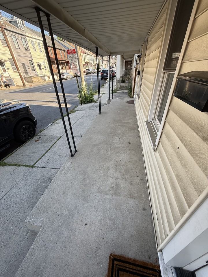 332 S 9th St #1 - Photo 4 of 23